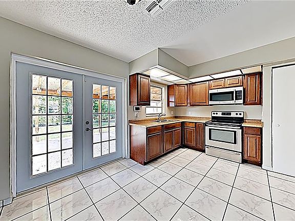 5th image of 136 Morelia Ln