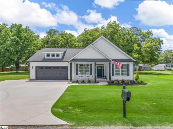 8 Zimmie St, Lyman, SC 29365