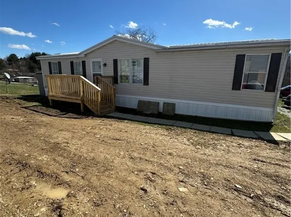 307 Sherwood Dr, Lower Burrell, PA 15068