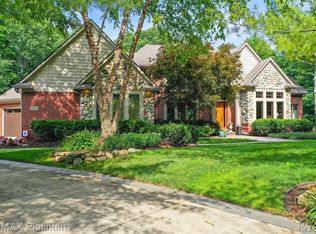 9017 Stoney Creek Dr, South Lyon, MI 48178