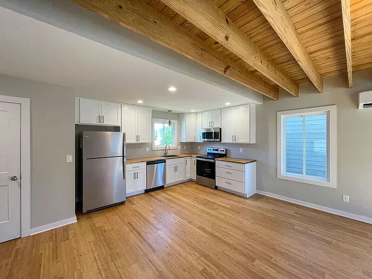 74 E Cascade St — Photo 2