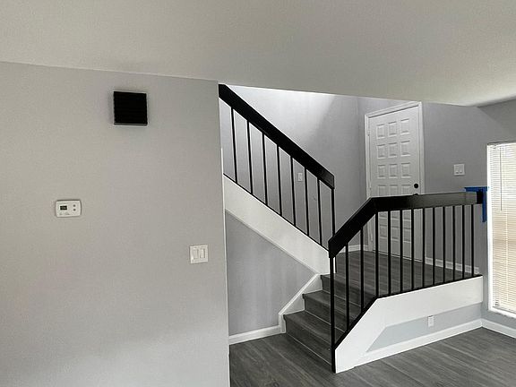 3rd image of 511 Hunter Cir #1