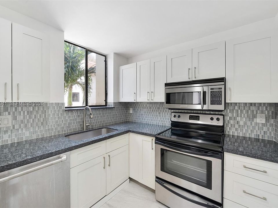 1st image of 1401 NE 9th St APT 26