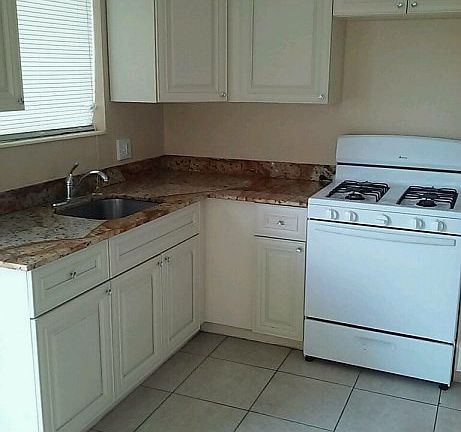 4th image of 718 N H St