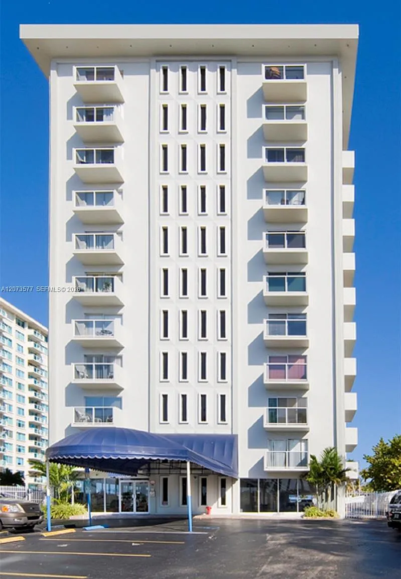 The Amethyst Condo — Photo 1