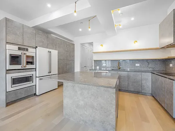 481 Saint Mark's Avenue image 2 of 9