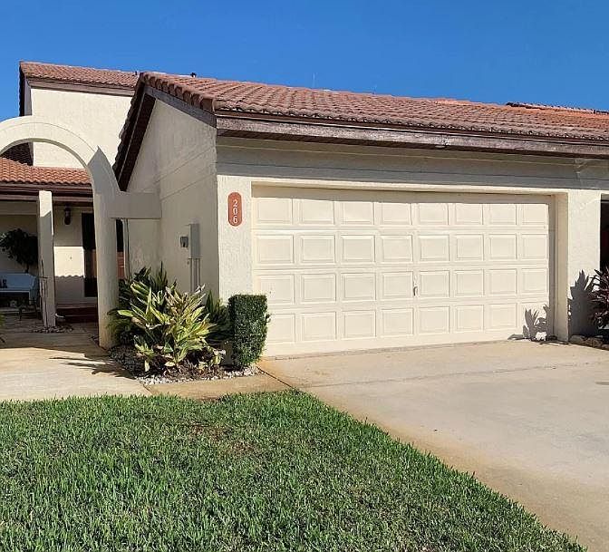 1st image of 206 Parkside Pl #206