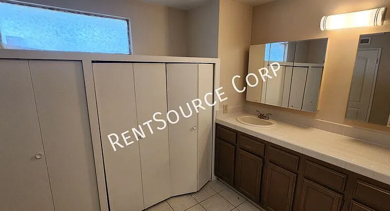 708 Santa Barbara Dr #F — Photo 24