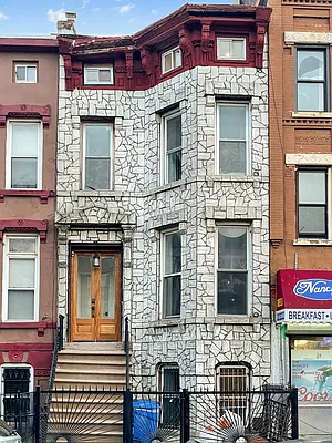 Rented by Compass | media 25