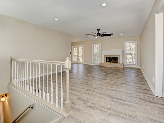 4th image of 637 Wedgewood Dr #1