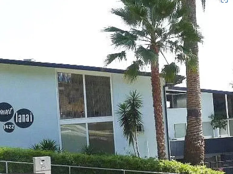 Sunset Lanai Apartments — Photo 2
