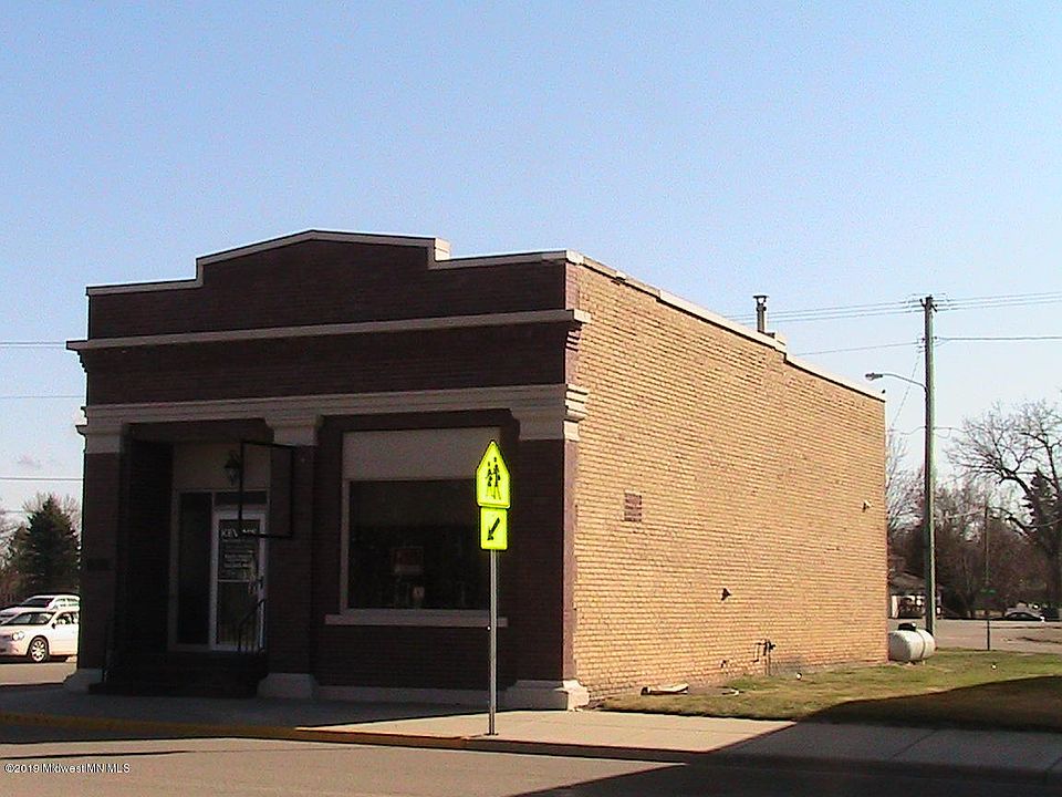 2nd image of 401 2nd St