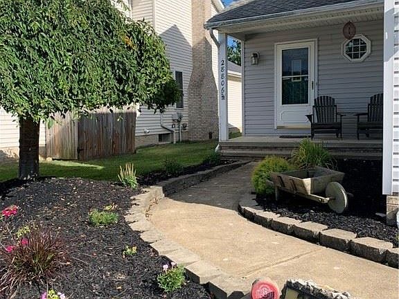 2nd image of 28806 Uxbridge Dr