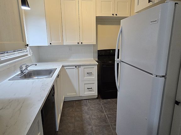 Brand New Kitchen Cabinets and Counter!