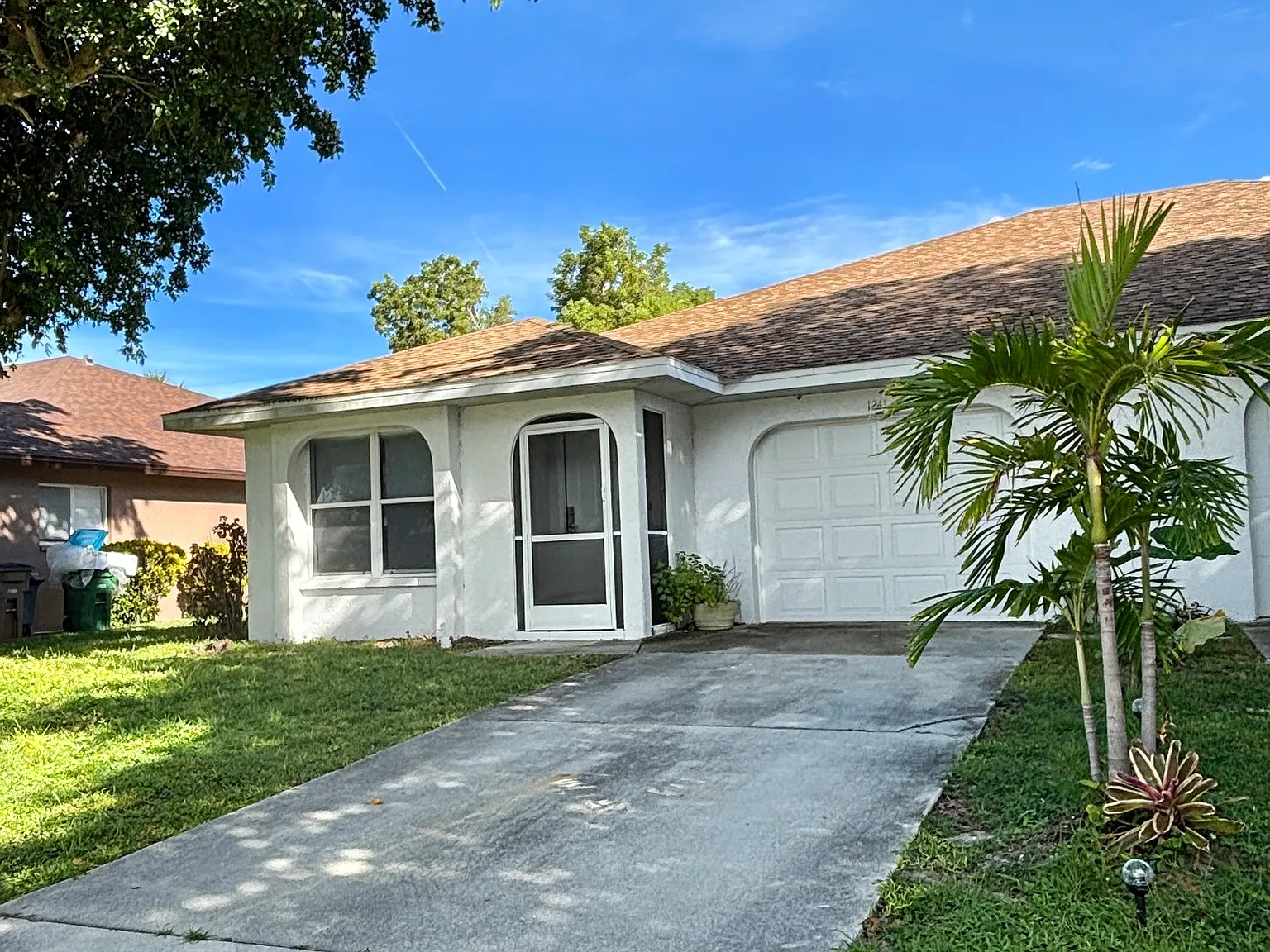 3 Bedroom 2 Bath 1 Car garage Duplex! Convenient Location! — Photo 1