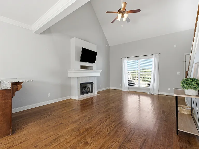 723 Windrush Loop — Photo 8