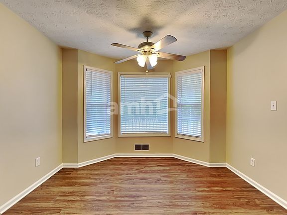 4th image of 218 Hillandale Dr