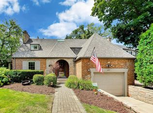 220 Northwood Rd, Riverside, IL 60546