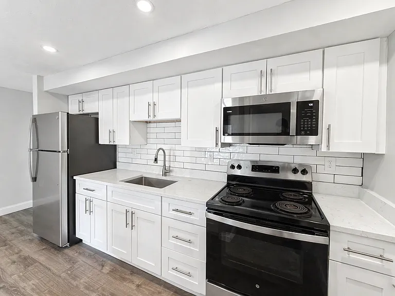 303 Grant St #13 — Photo 3