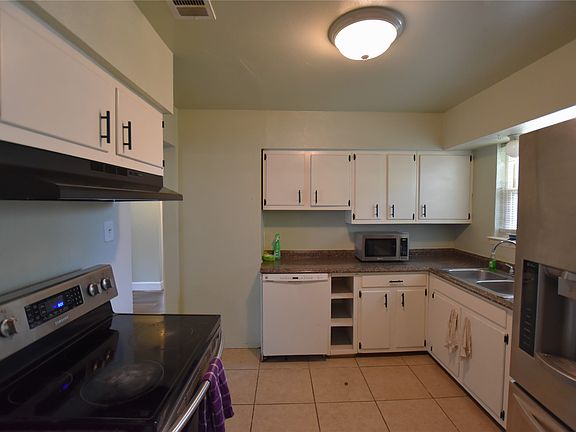 5th image of 1718 Summit St