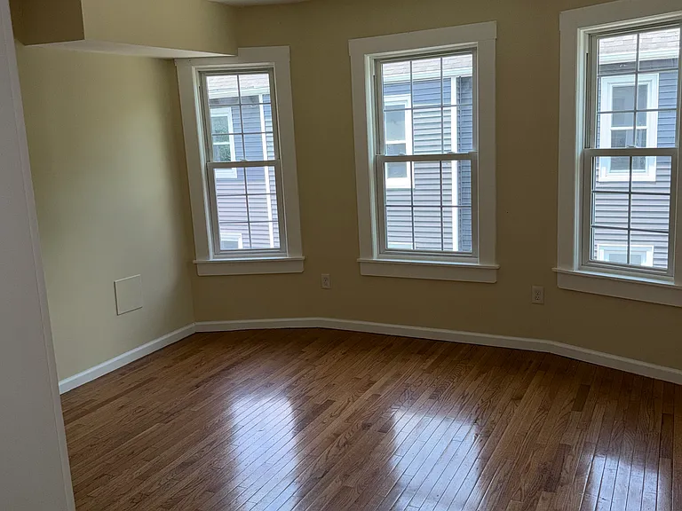 154 Oak Grove Ave #2 — Photo 4