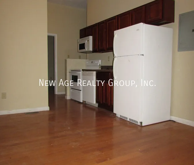 436 N 32nd St #1 — Photo 2