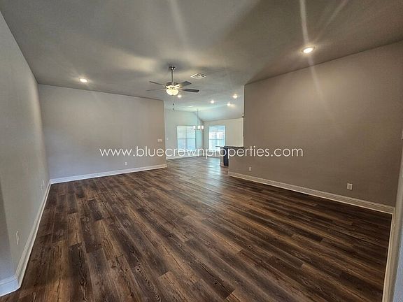4th image of 2903 Tulip Dr