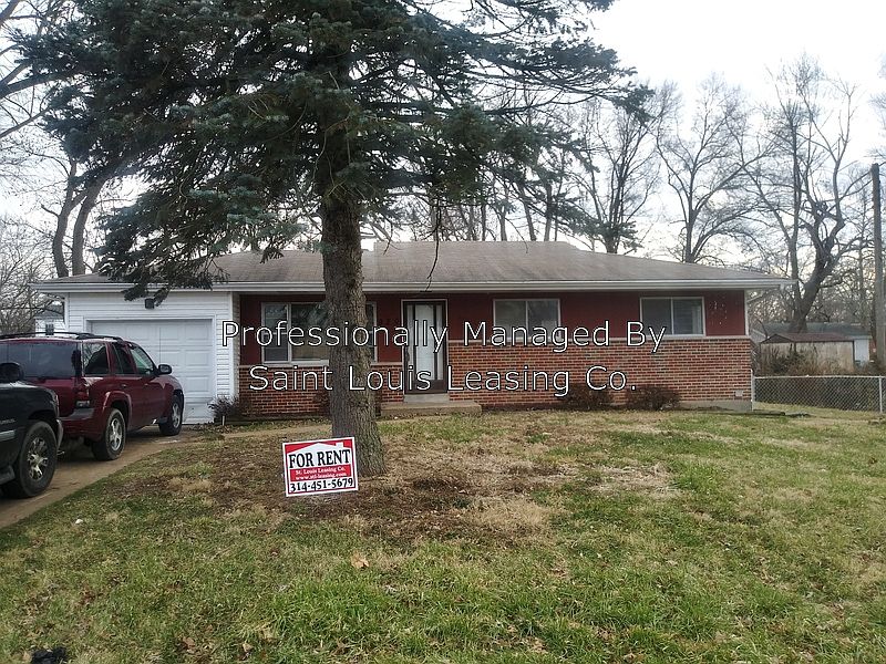 1st image of 920 Burgos St