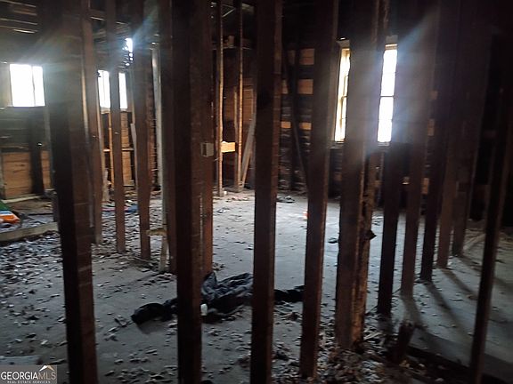 5th image of 928 Welch St SW