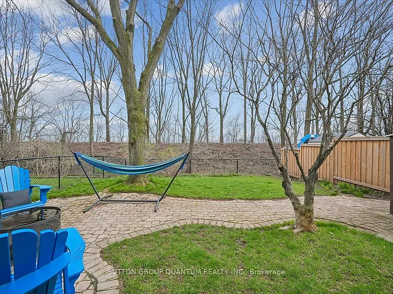 1120 Montgomery Dr — Photo 4