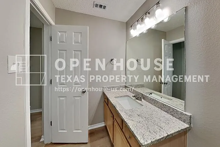 1015 Tyler James Dr — Photo 16