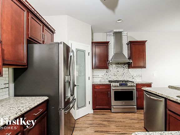 5th image of 127 Wintergreen Ct