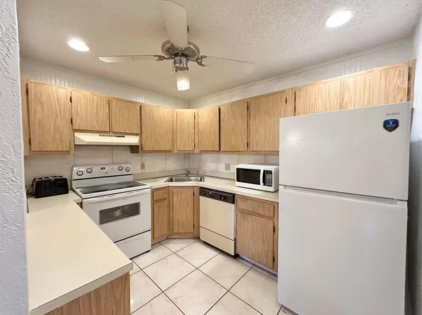 435 Pine Glen Lane #B-2, Greenacres, FL 33463