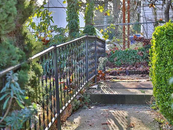 2nd image of 10011 Wallingford Ave N