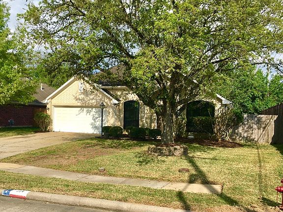 3rd image of 314 Tree Bark Ln