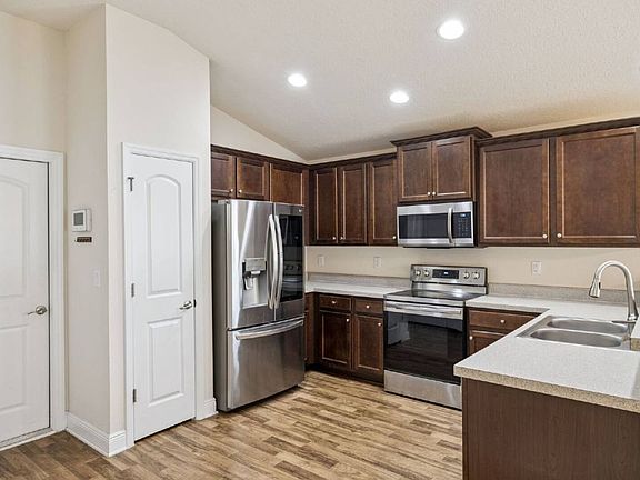 5th image of 458 Macon Dr