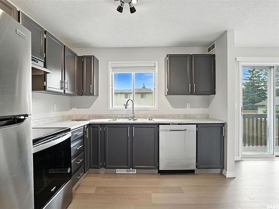 3rd image of 238 Stillwater Dr