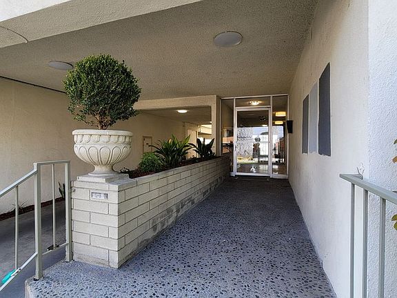 5th image of 1477 S Canfield Ave APT 306