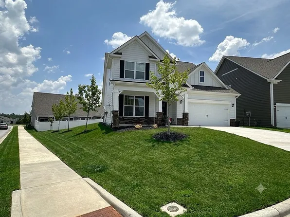 9 Thornberry Rd, Hendersonville, NC 28792