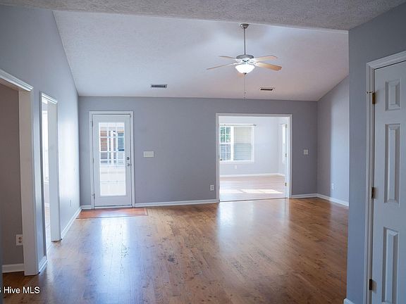 4th image of 1006 Sheffield Dr