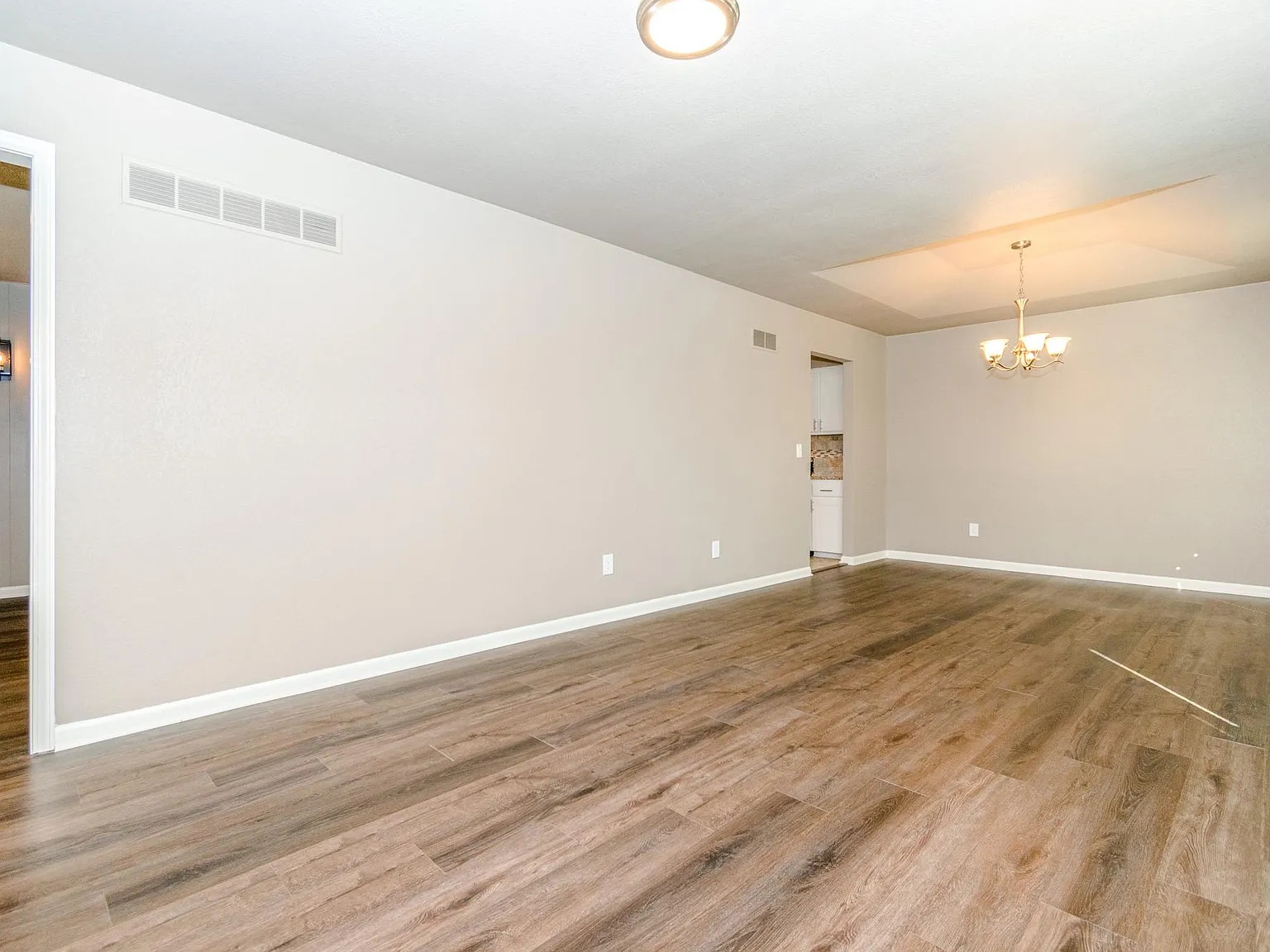 3 bed, 2200 sqft, $2,495 — Photo 3
