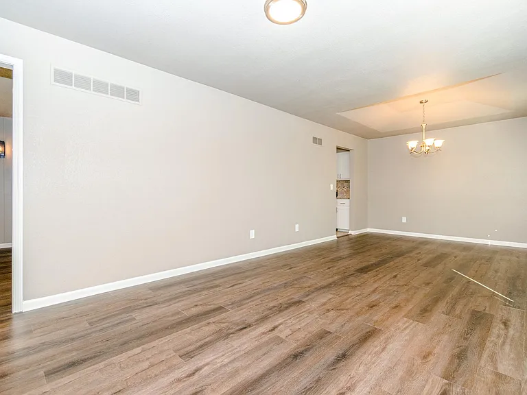 100 NE 101st Pl — Photo 3