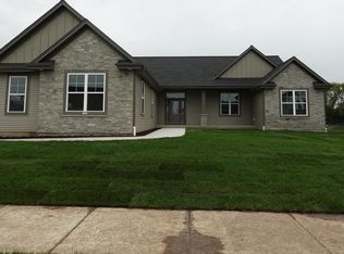 1343 Periwinkle Pass, Oconomowoc, WI 53066