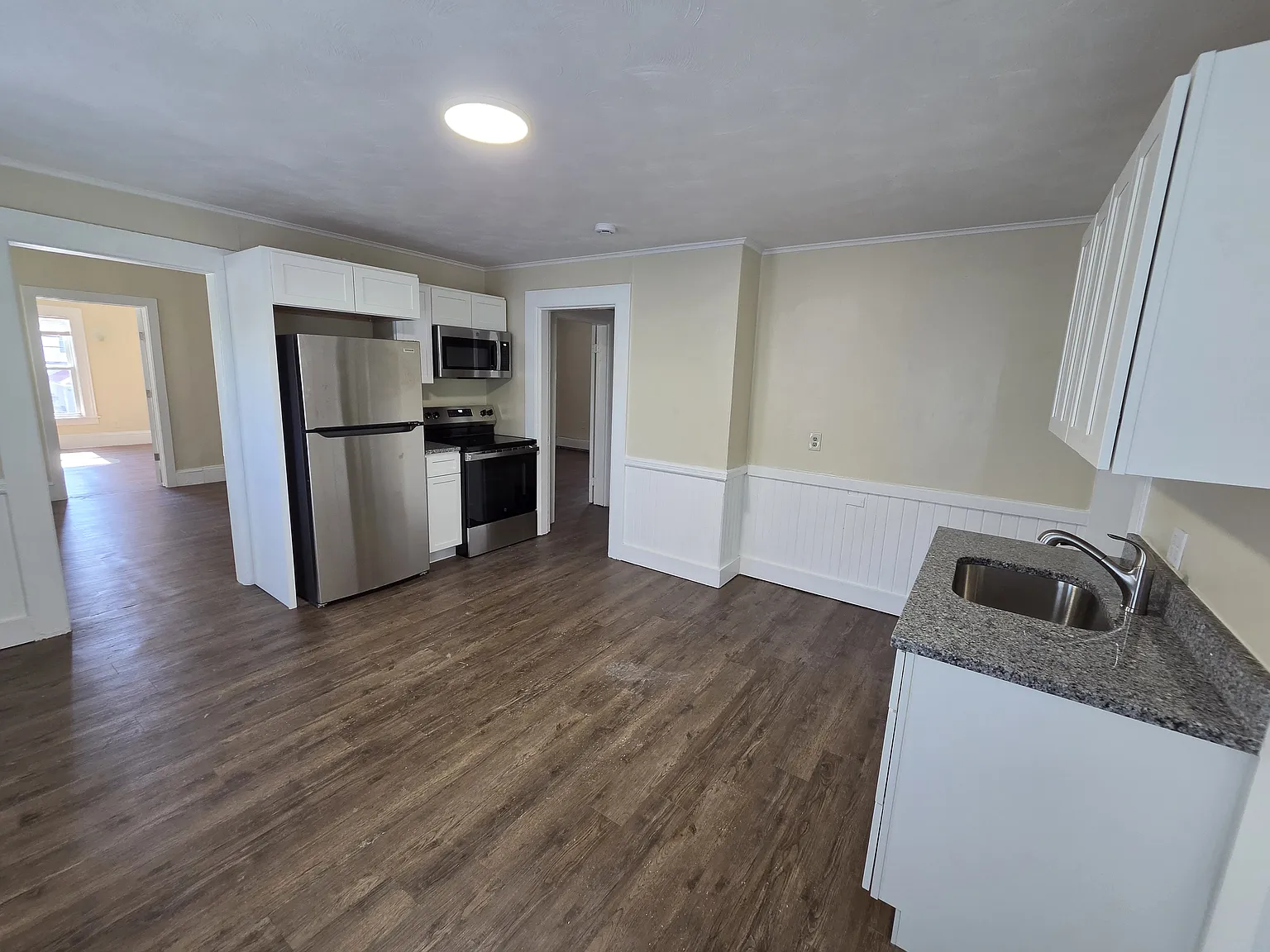 3 bed, 1100 sqft, $1,875 — Photo 3