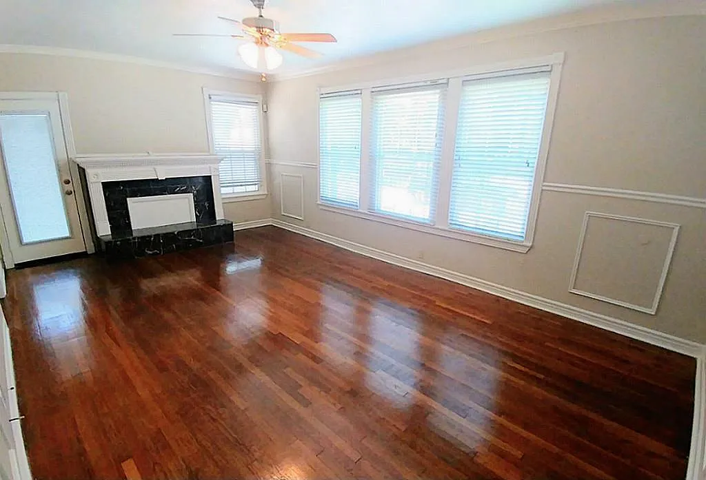 3 bed, 2.0 bath, 1494 sqft, $2,300 — Photo 2