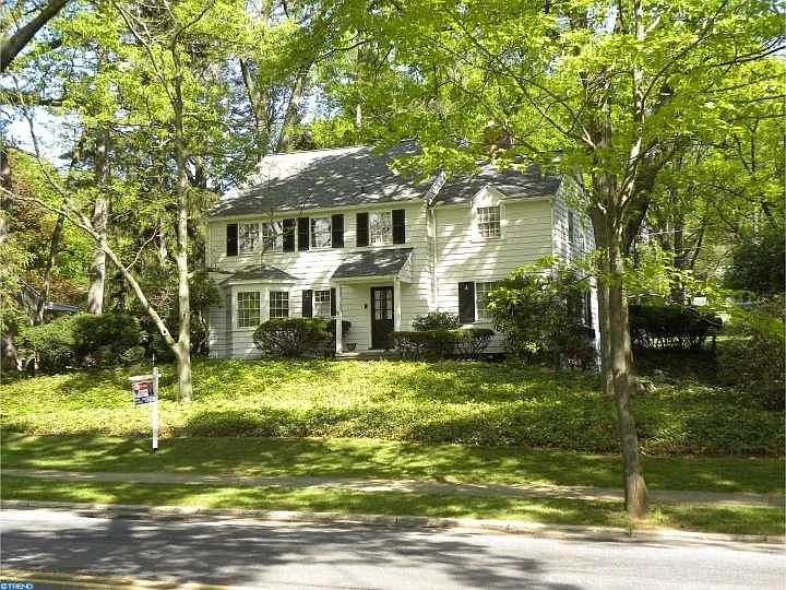 1005 Parkside Dr N photo 1