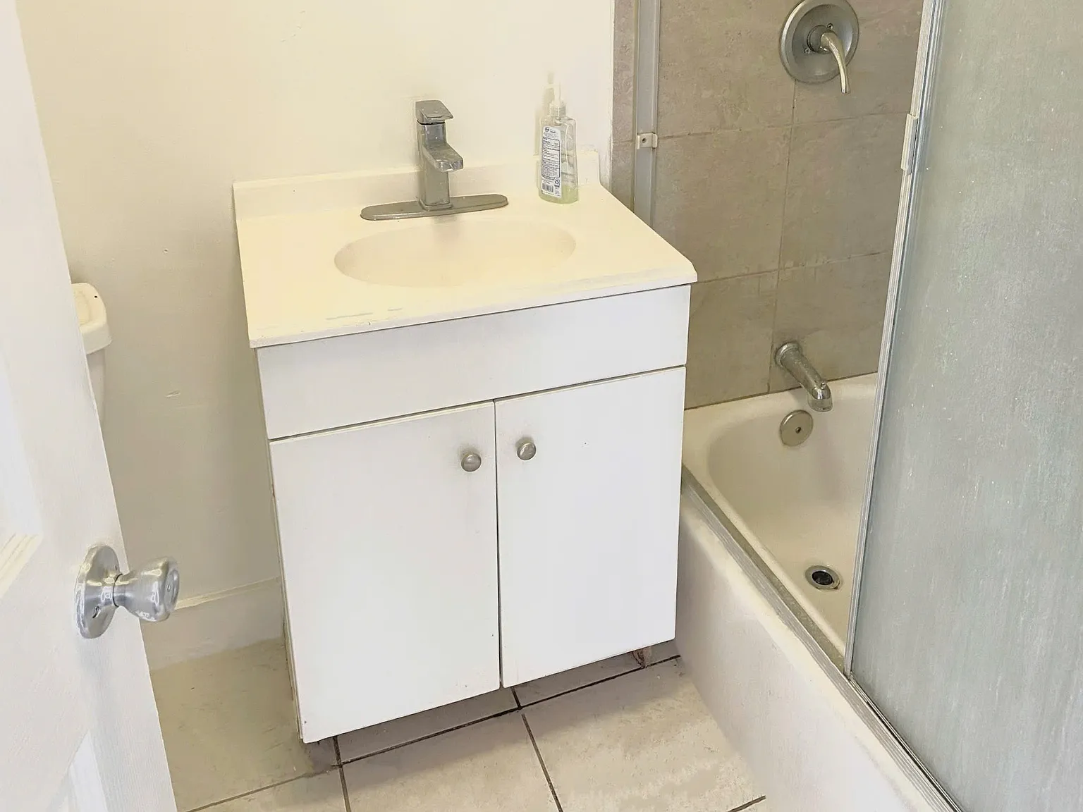1 bed, 700 sqft, $1,800 — Photo 4