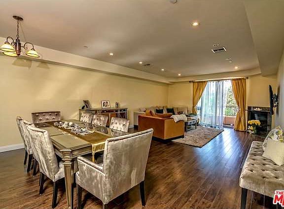3rd image of 11218 Camarillo St #305