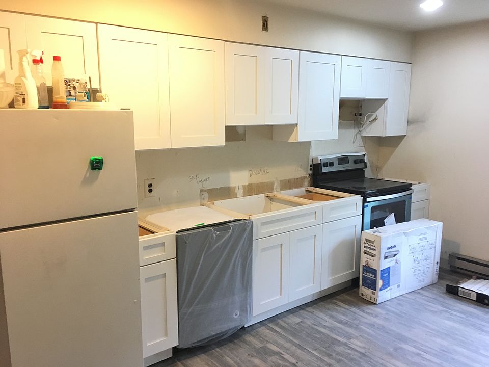 2nd image of 144 Diamond Bridge Ave #8