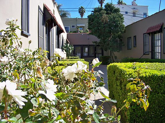 2nd image of 1424 1/2 Micheltorena St